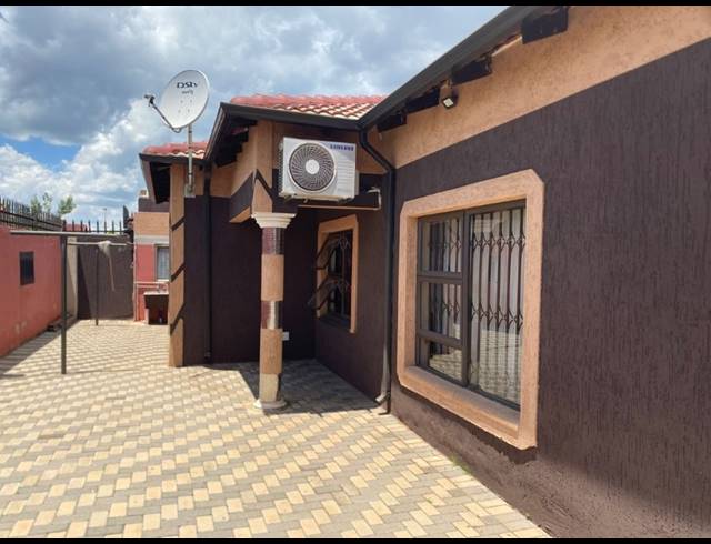 3 BEDROOM HOUSE FOR SALE IN VOSLOORUS